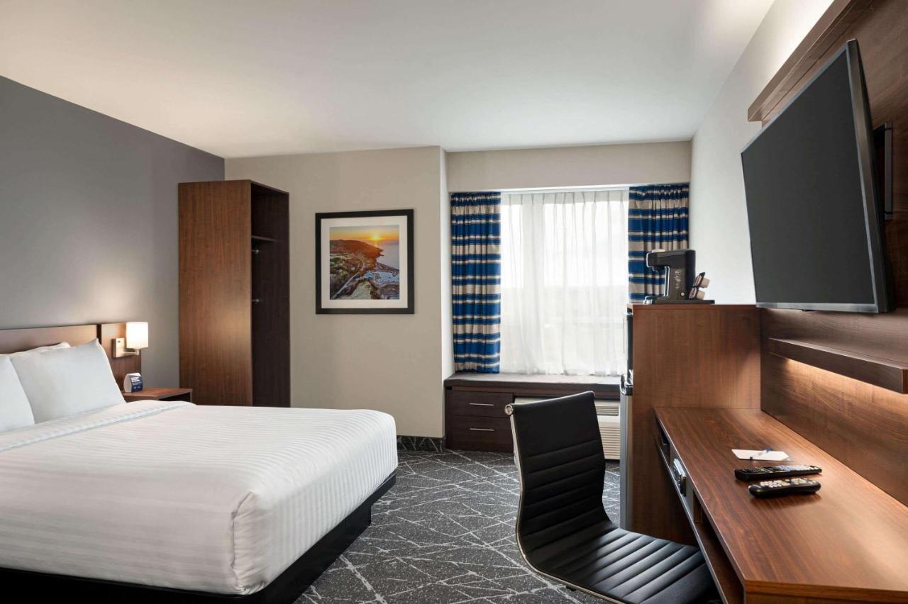 Microtel Inn & Suites By Wyndham แอนทิโกนิช ภายนอก รูปภาพ